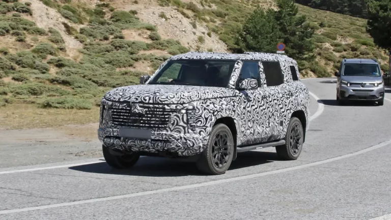 SUV Diduga All New Mitsubishi Pajero Lagi Uji Jalan, Perawakannya Makin Macho