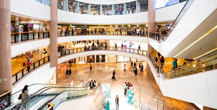Tren Outfit Ngemall Cowok Keren 2025: Simpel Tapi Bikin Dilirik