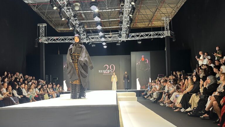 Modest Fashion Indonesia 2025: Tren Global dari Identitas Budaya hingga Industri Kreatif