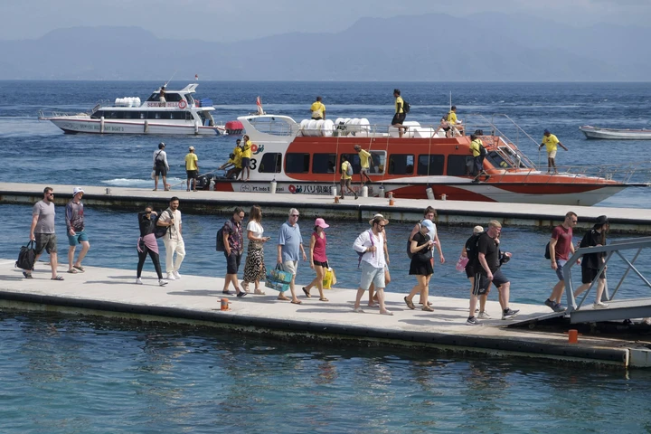 Lonjakan Turis Asing ke Indonesia 2025: Dampak Besar untuk Ekonomi dan Pariwisata Nasional