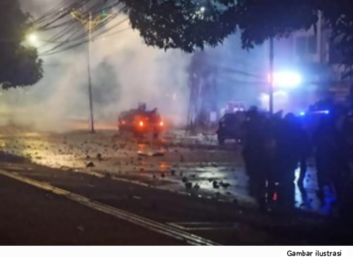 Kampus UNISBA–UNPAS Bandung Terjangan Gas Air Mata: Malam yang Menegangkan