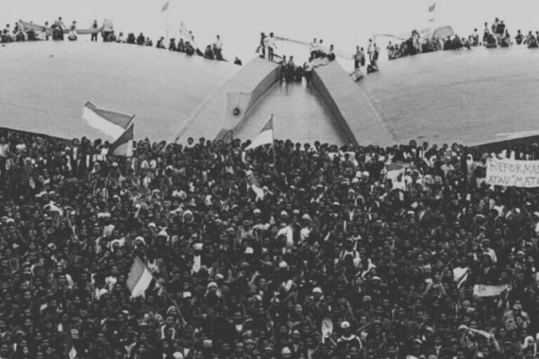 Dinamika Politik Indonesia 2025: Polarisasi Baru, Reformasi Kebijakan, dan Tantangan Demokrasi