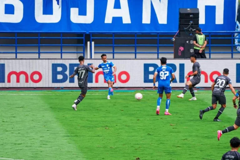Sepak Bola Indonesia 2025: Transformasi Liga, Fanbase Digital, dan Politik Olahraga