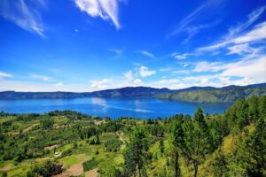 Wisata Nusantara 2025: Tren Perjalanan, Inovasi Destinasi, dan Tantangan Pariwisata Berkelanjutan